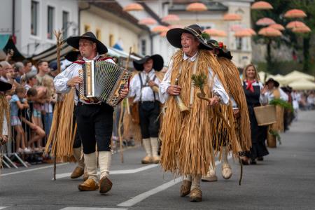 Povorka ob dnevih narodnih noš in oblačilne dedščine (35)